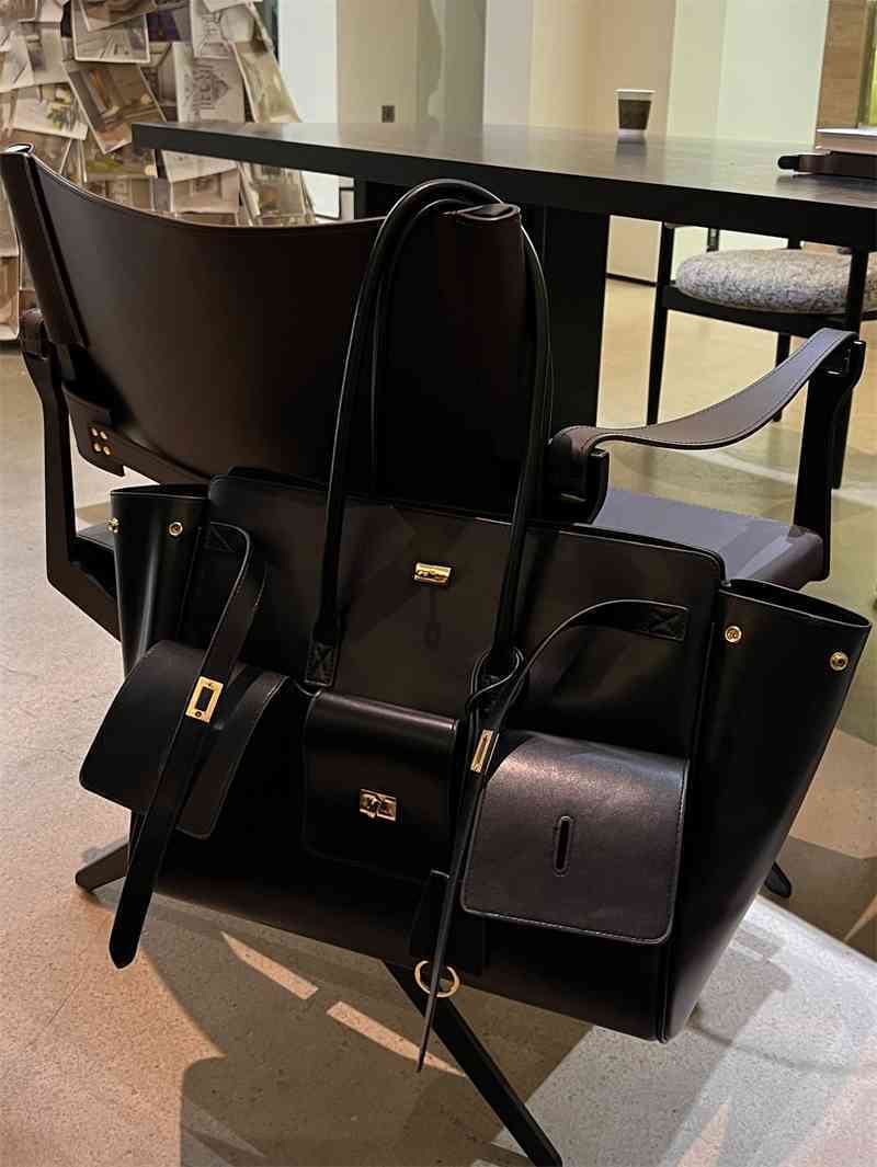 Women's Large Capacity Commuter Shoulder Tote – Wings Style PU Leather Handbag with Lock Closure