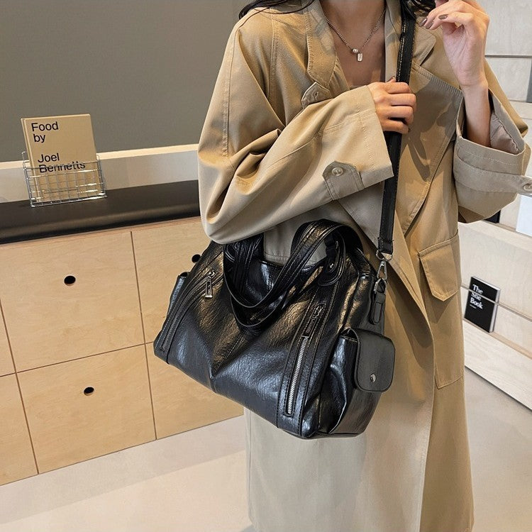 Black retro handbag with edge line details