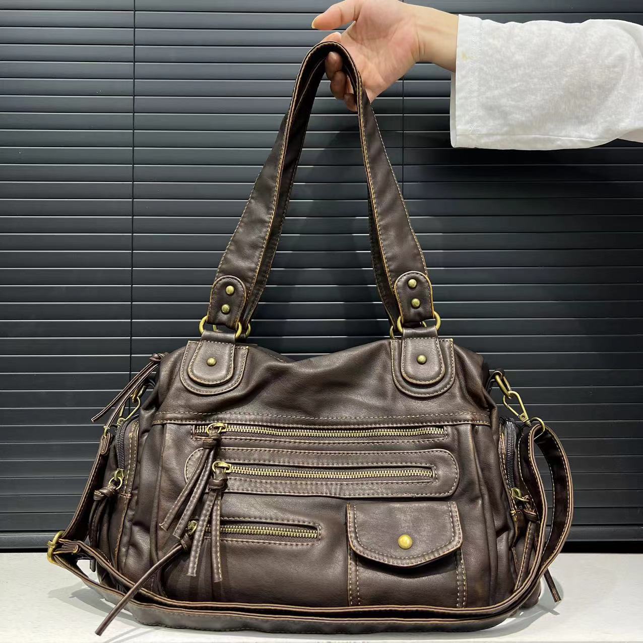 Fashionable vintage-style leather bag for women