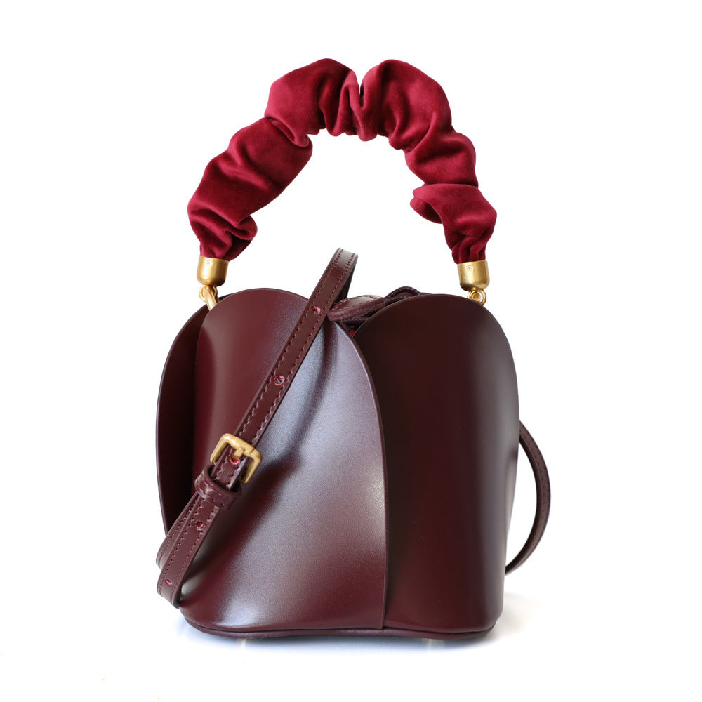 Flower bucket bag in beige cowhide leather, elegant and perfect for casual use.