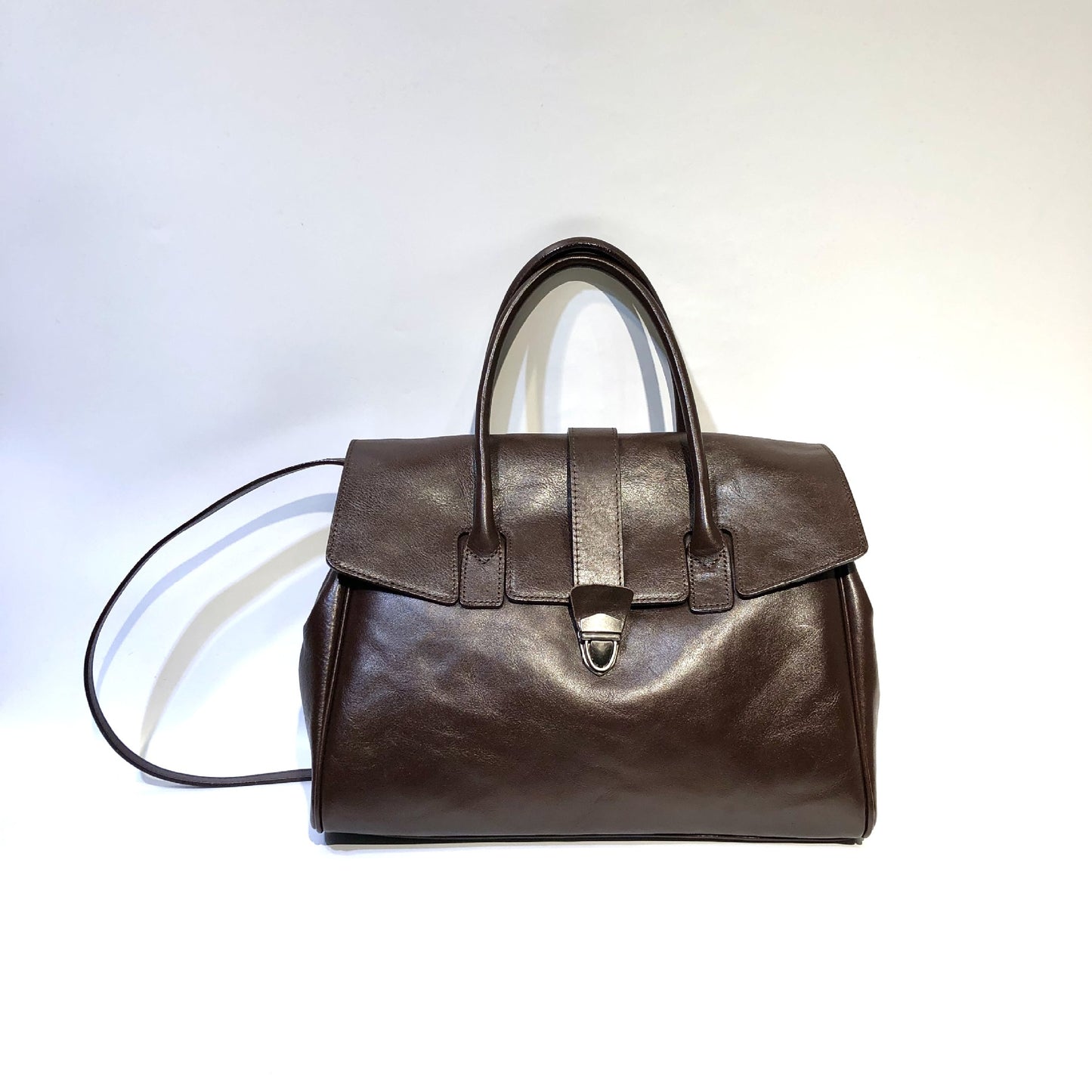 Artisanal purse made with vegetable-tanned cowhide