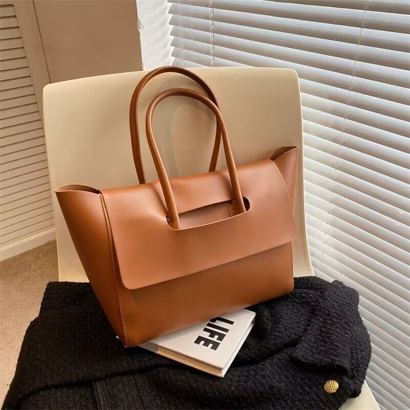 LuxeBlackBag retro handbag collection