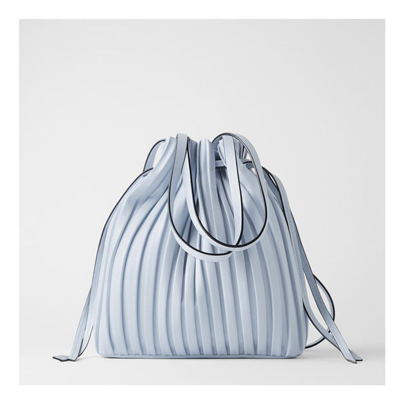 Messenger bag with polyester lining and folded details