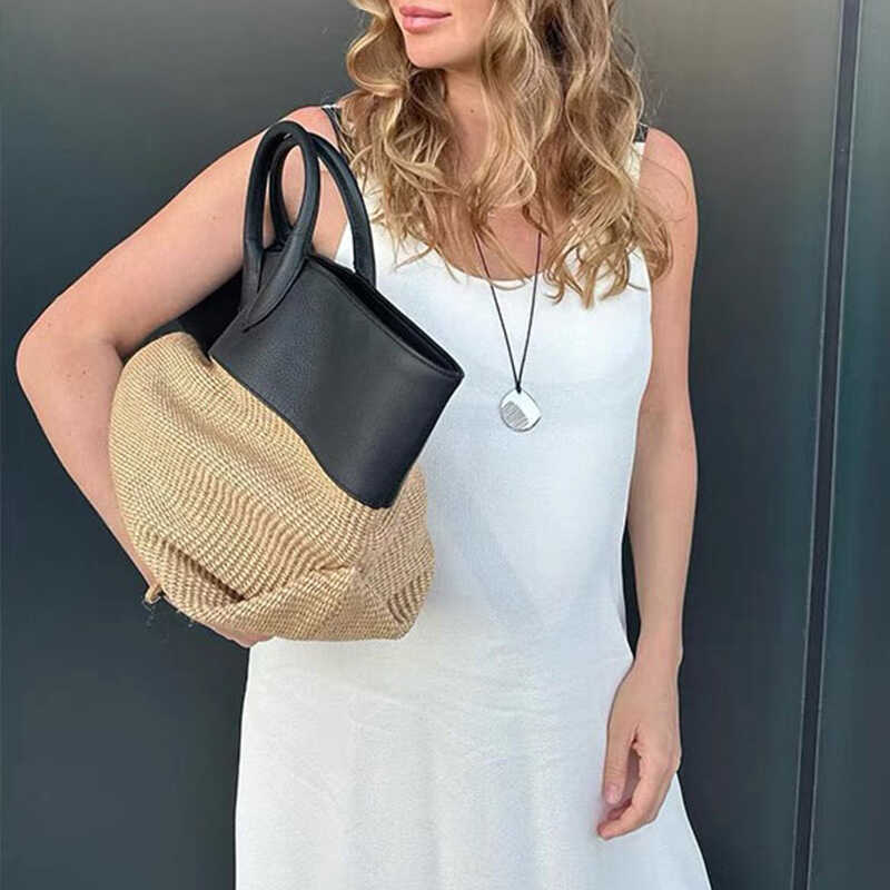 Vacation tote bag made from straw weave