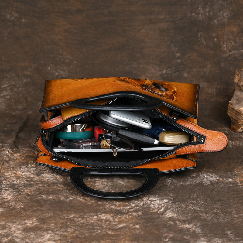 Interior compartments of large tote bag
