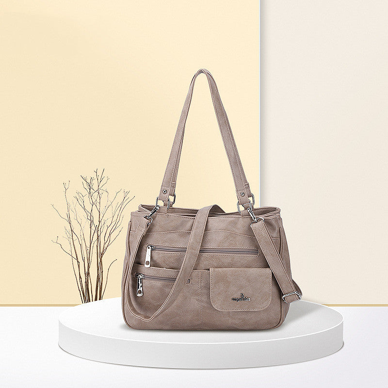 Women's shoulder tote bag with retro chain detail