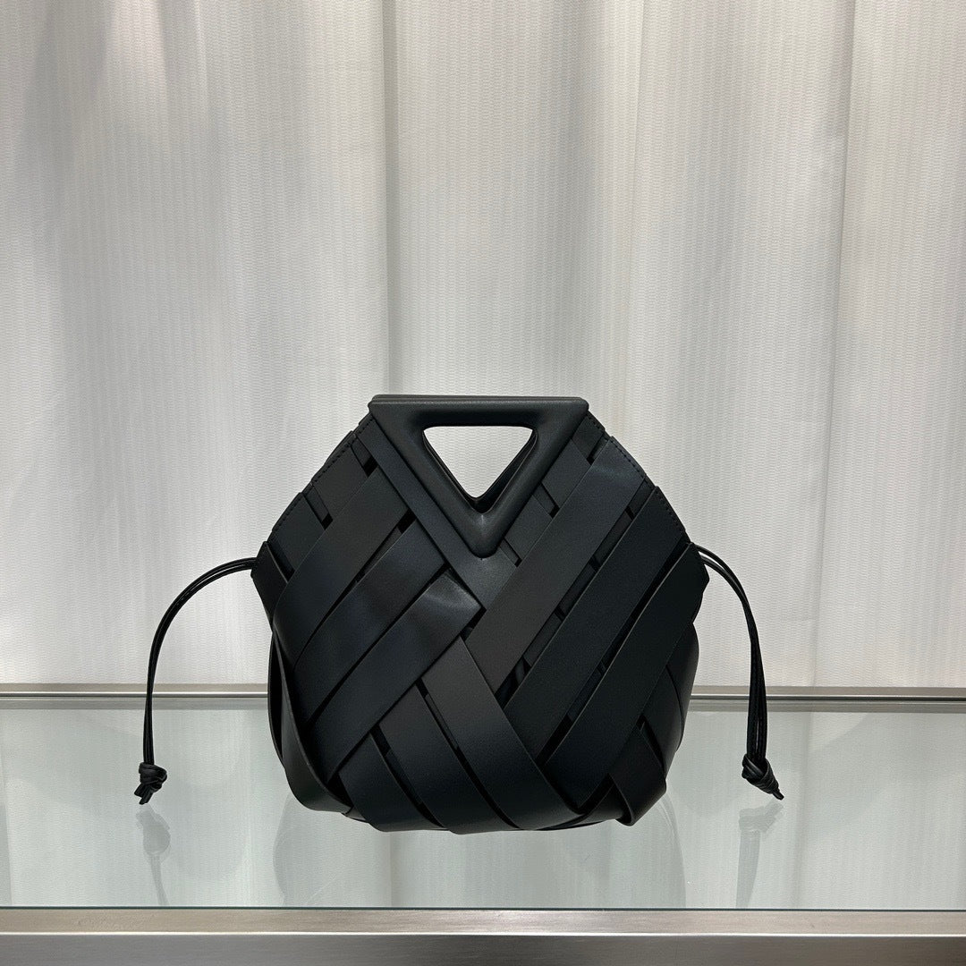 Black triangle magnetic buckle leather handbag with woven detail