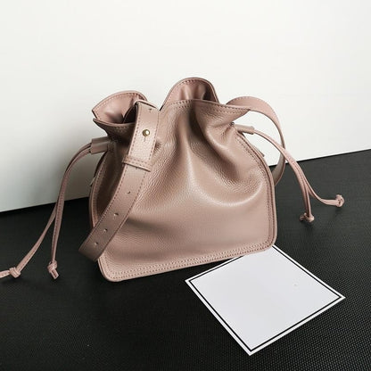 Woman wearing gray first layer cowhide pull-belt crossbody bucket bag