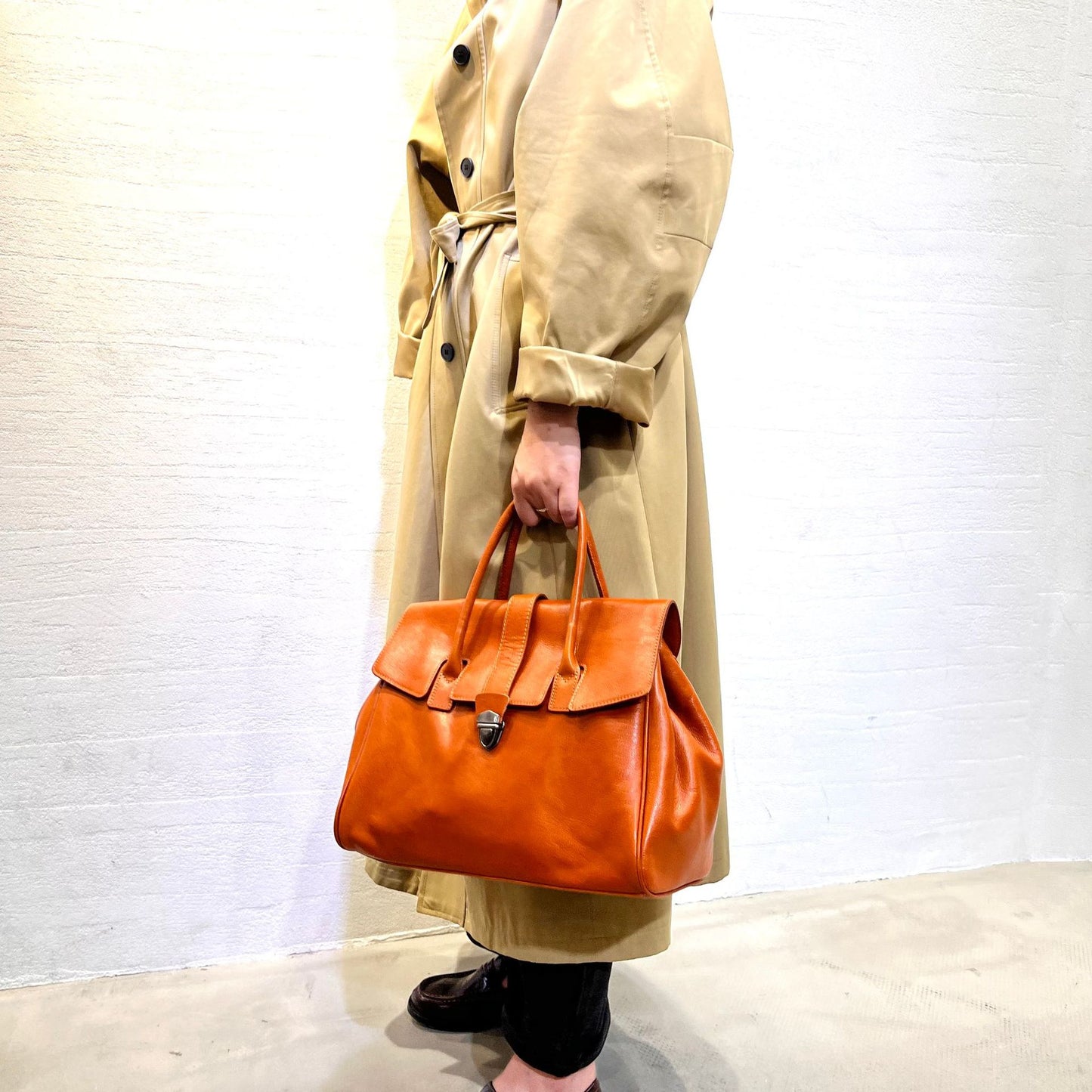 Handcrafted first-layer leather shoulder bag