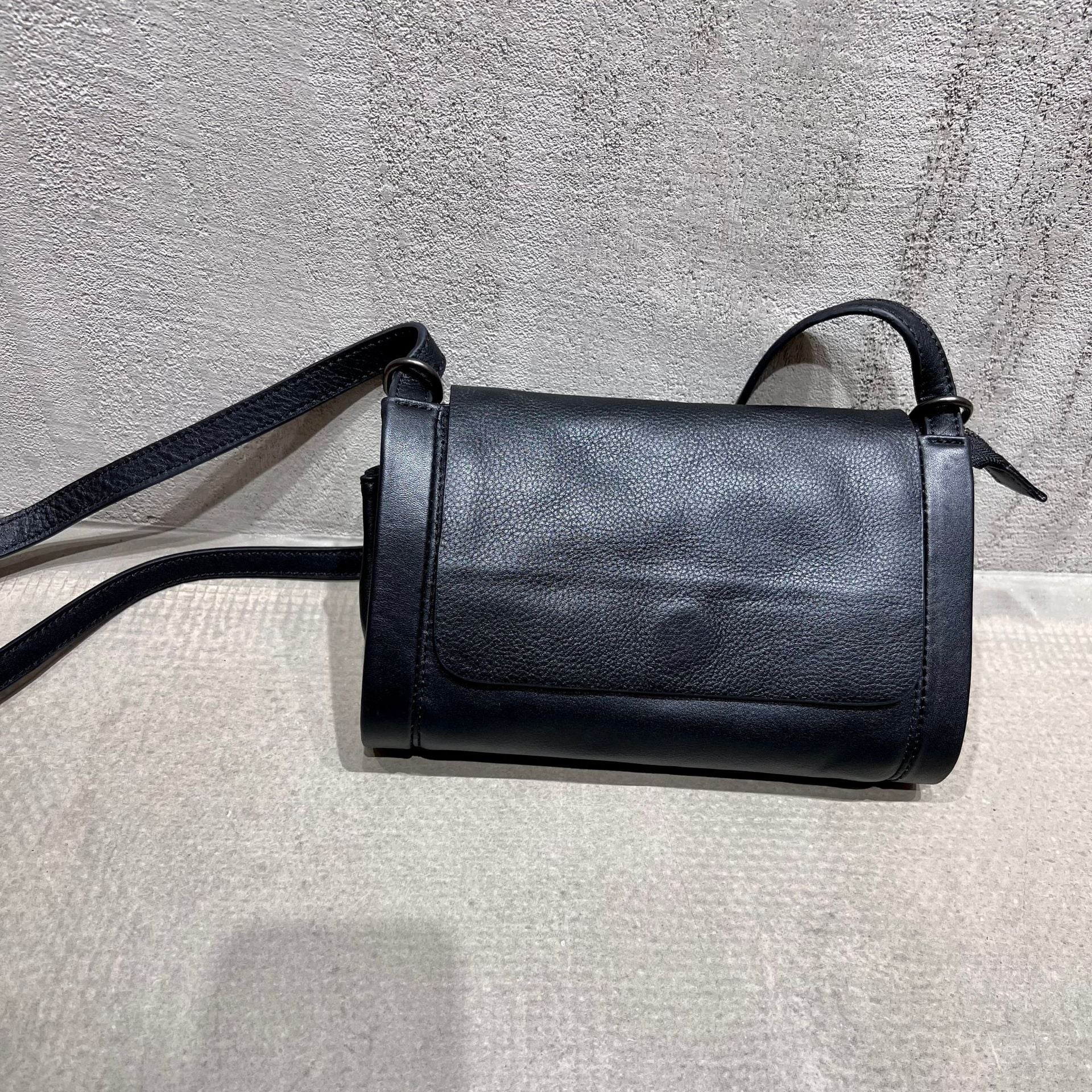 Handcrafted minimalist leather shoulder bag