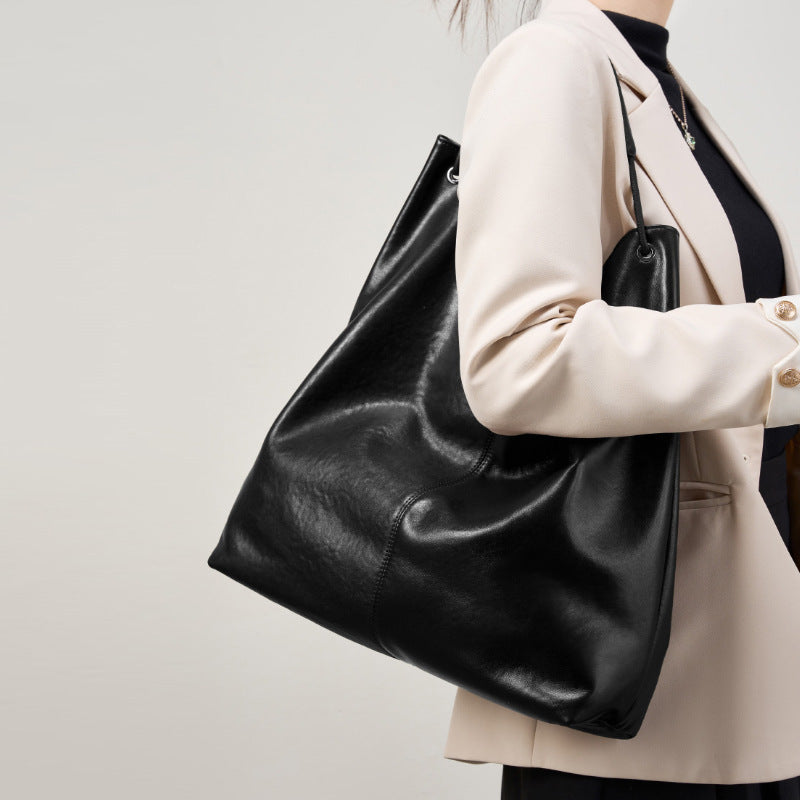 Sustainable vegetable-tanned leather purse