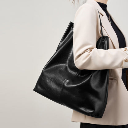 Sustainable vegetable-tanned leather purse