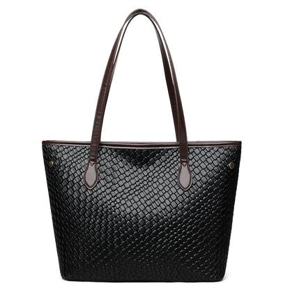 Woman carrying retro commuter PU leather handbag on shoulder