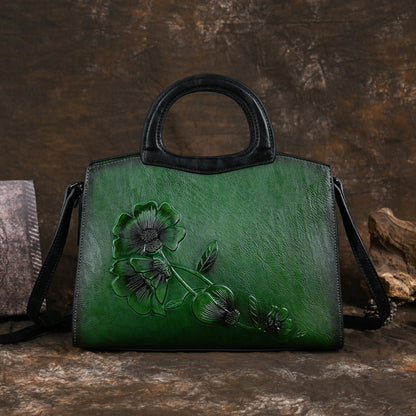 Detailed view of shoulder strap and handle
