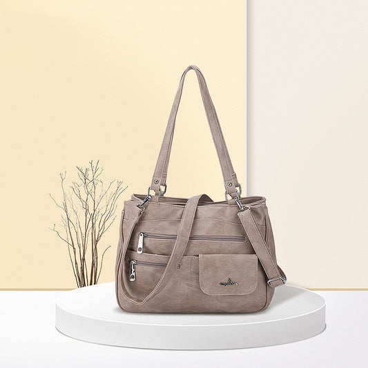 Women's shoulder tote bag with retro chain detail