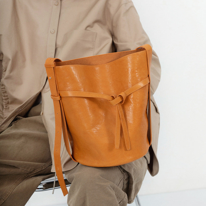Fashion personality women’s retro shoulder bag in black tea brown leather